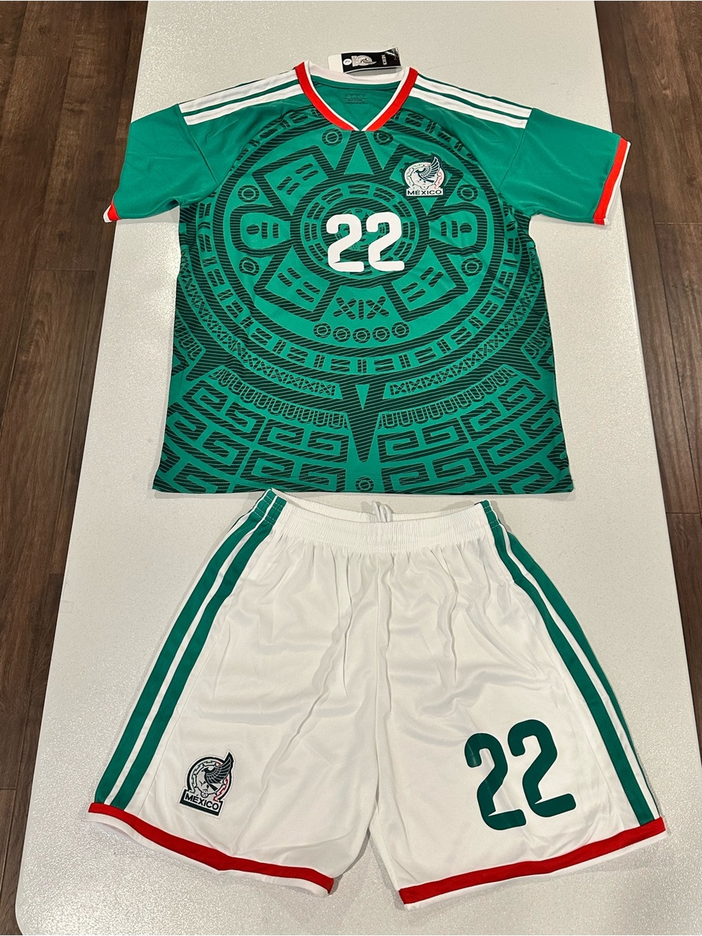 Mexico H. LOZANO #22 🇲🇽 MLS Large Soccer Jersey & Large White Shorts Set